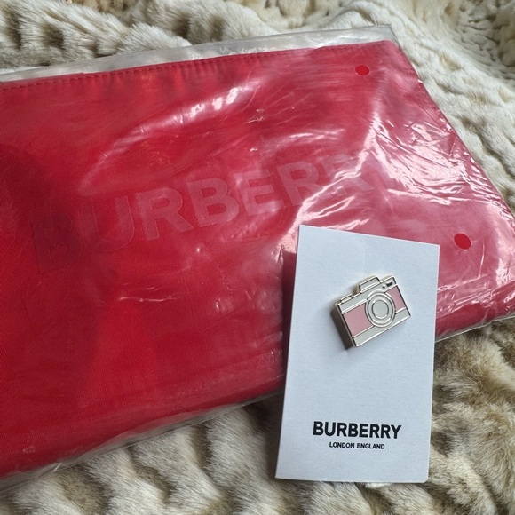 Burberry Vibrant Red Zipper Pouch/wristlet + Burberry Camera Pin- GWP bundle - Picture 1 of 9